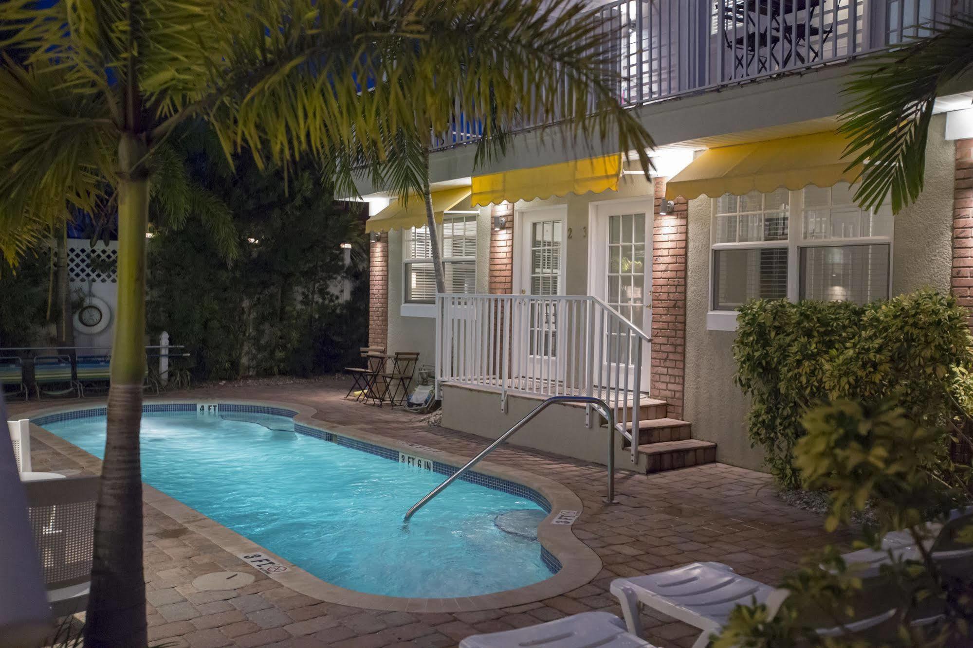 Coconut Inn Pass-A-Grille Beach St. Pete Beach Exterior photo